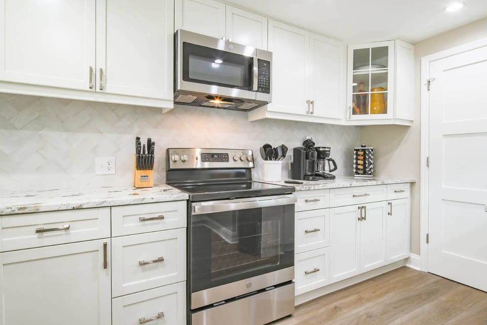 There's plenty of room in the spacious kitchen to prepare your family's meals.