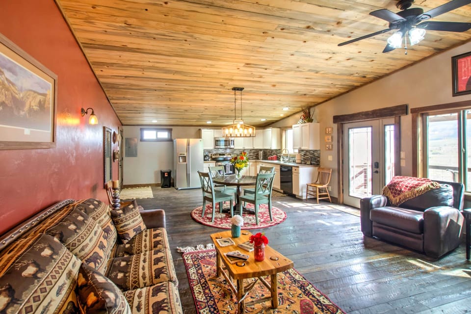 Living Room | Queen Sleeper Sofa