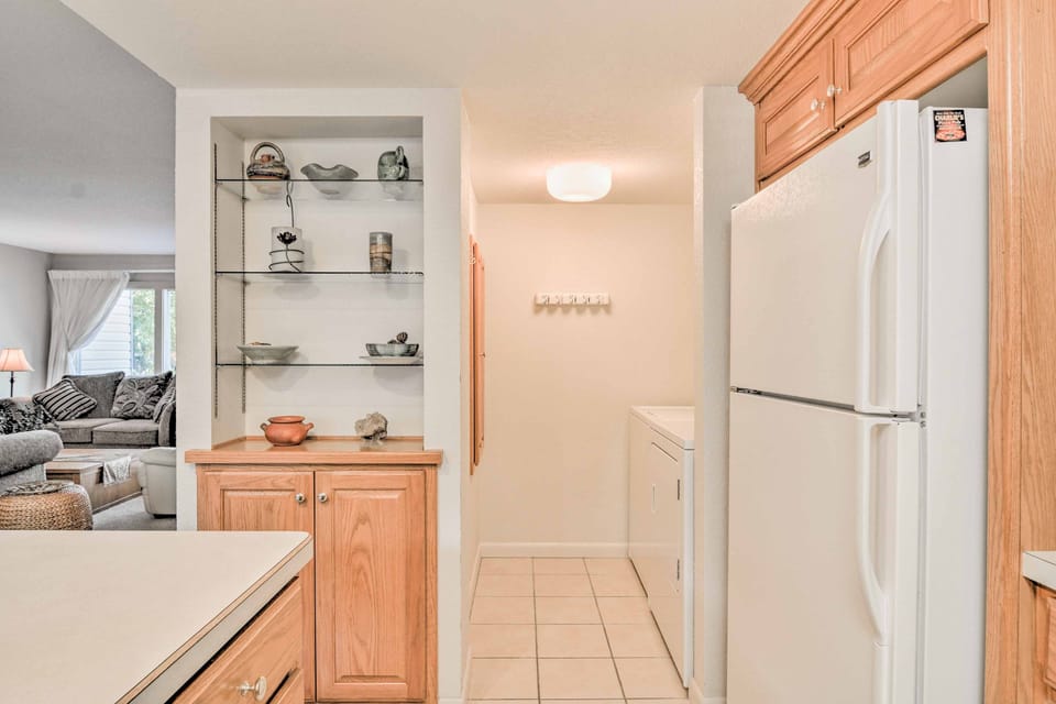 Kitchen | In-Unit Washer & Dryer