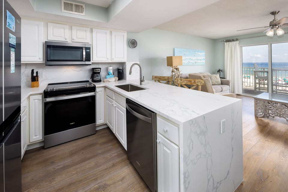 Kitchen - Spacious kitchen equipped with all major appliances and cookware.