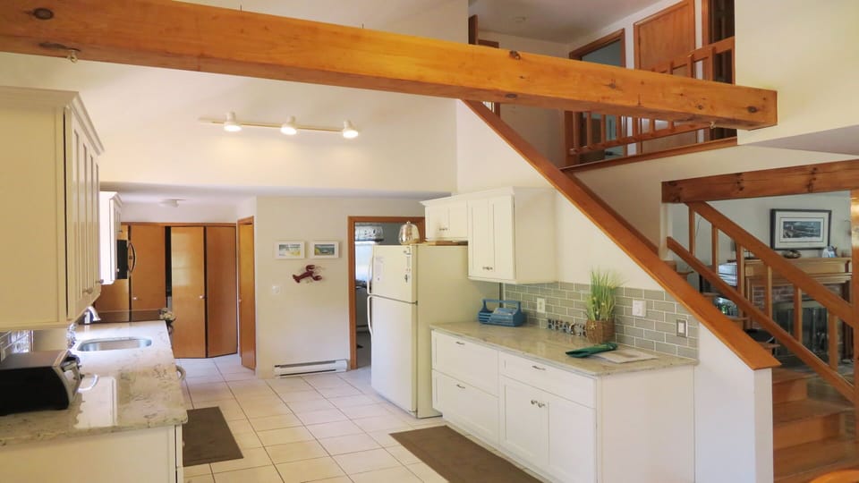 Fully equipped new kitchen with dishwasher - washer /dryer in closet by back entry door - 180 Hardings Beach Road Chatham Cape Cod - New England Vacation Rentals