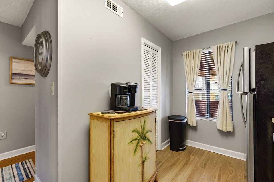 Kitchen to the Side of Entry Area