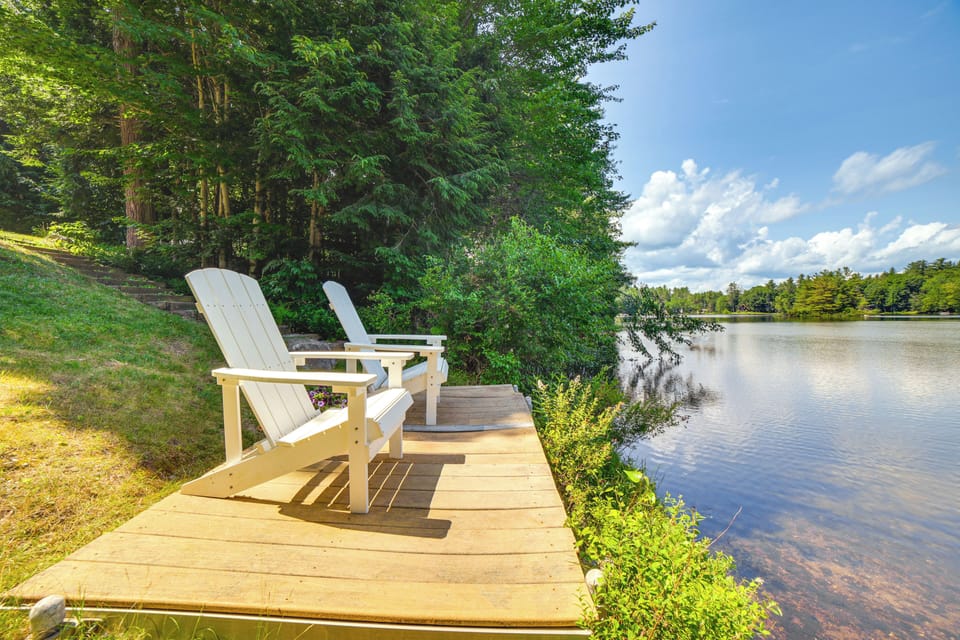 Newbury Vacation Rental | 2BR | 1BA | 750 Sq Ft | Stairs Required