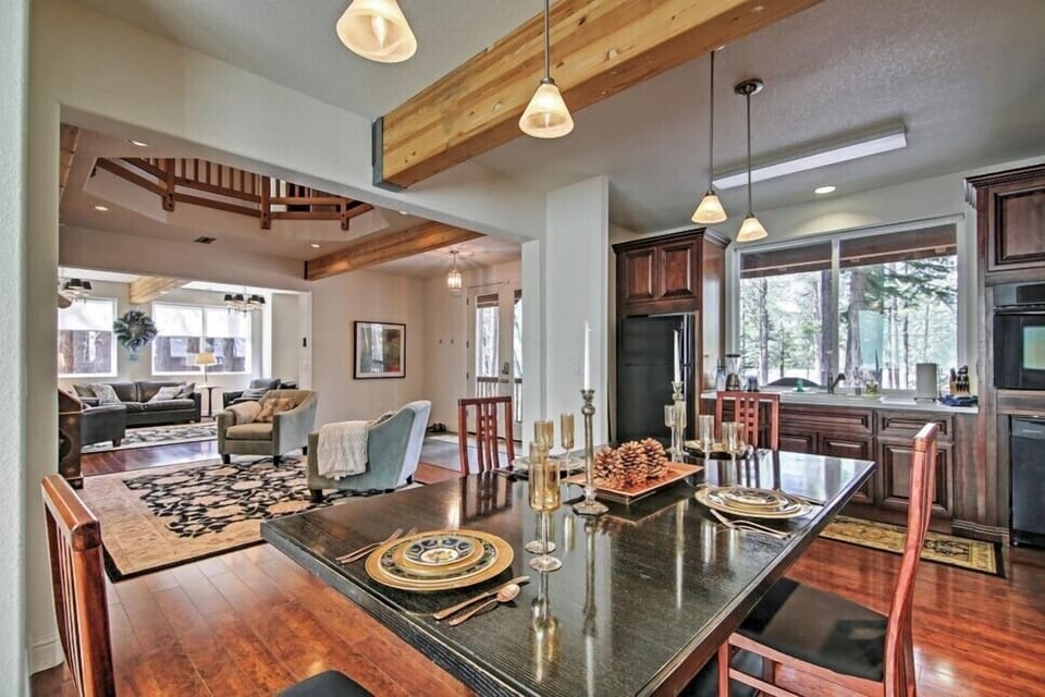Dining Area | Dishware Provided
