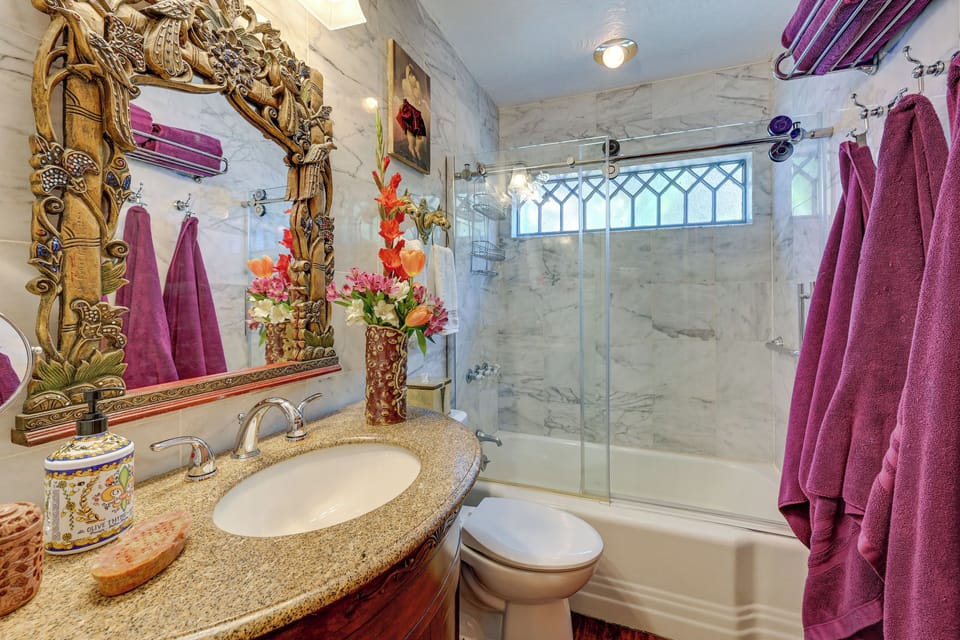 Bathroom | Towels Provided | Complimentary Toiletries | Hair Dryer