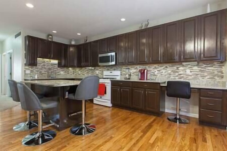 7b1f7b8b ba7f 4e3b 8641 4efa674b7df4