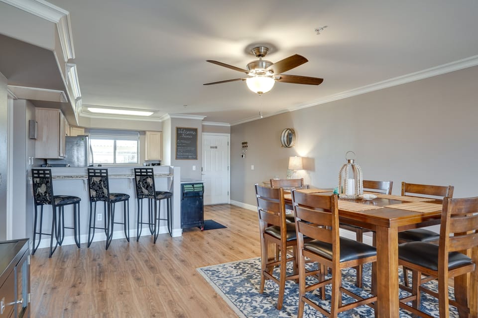 Dining Table | Dishware & Flatware Provided