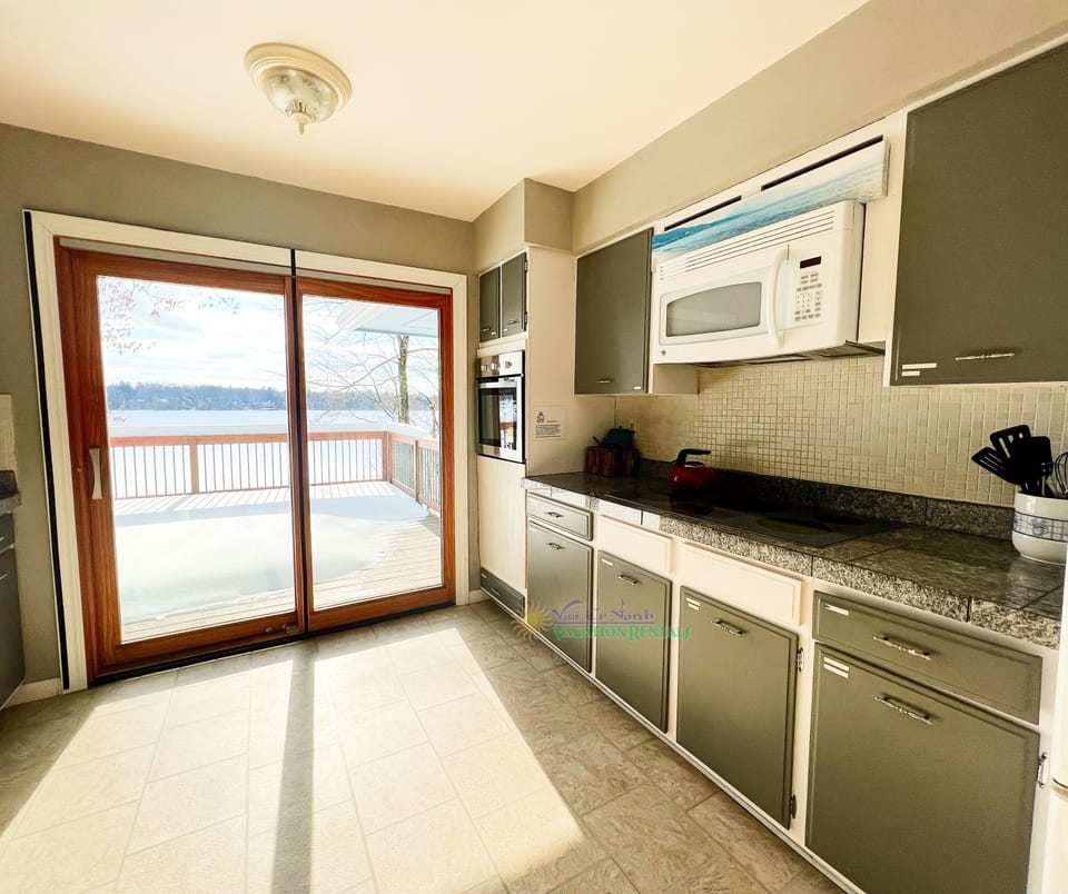 Kitchen - Coffee maker, Dishes & utensils, Dishwasher, Microwave, Refrigerator, Stove, Dining table, Blender, Cookware, Electric griddle, Oven, Spices, Toaster.