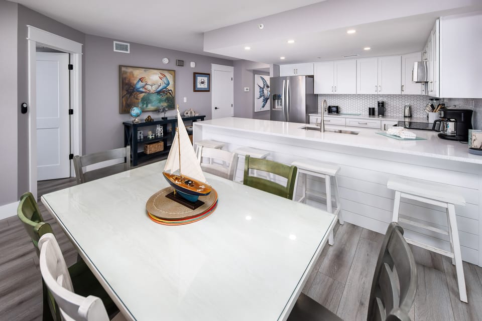 Dining area - Enjoy Gulf front dining without having to leave the house!