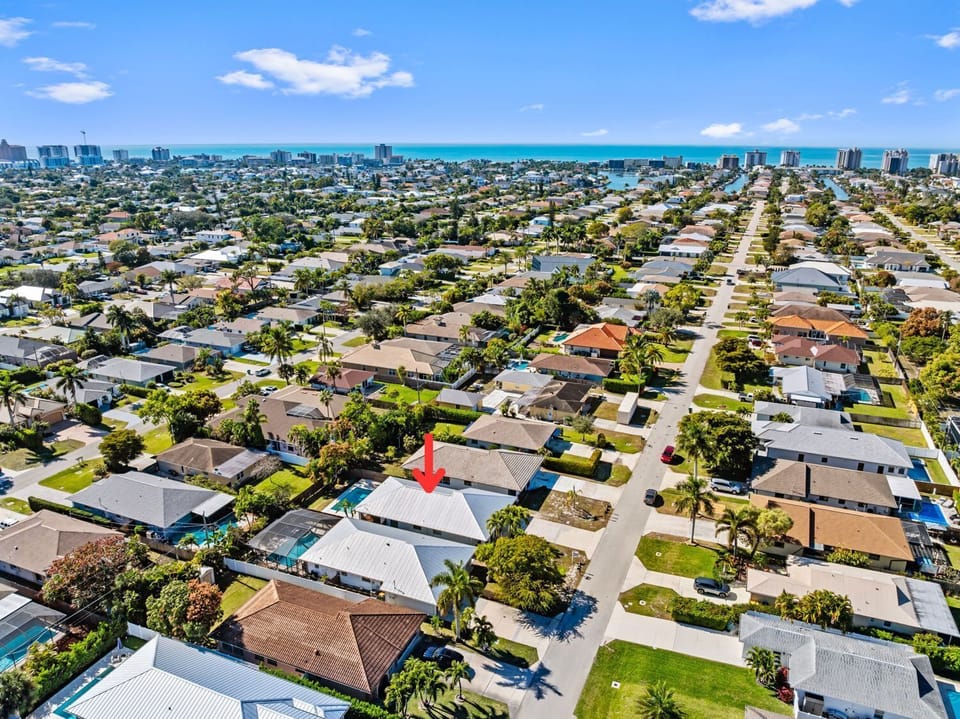 Bird’s-eye view of the neighborhood, just minutes from the beach!