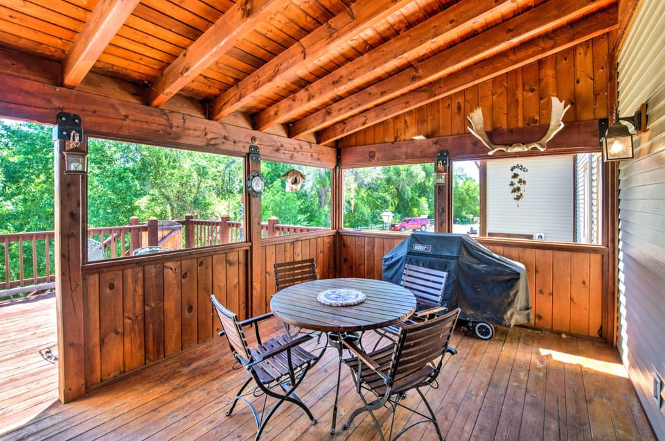 Covered Deck | Gas Grill