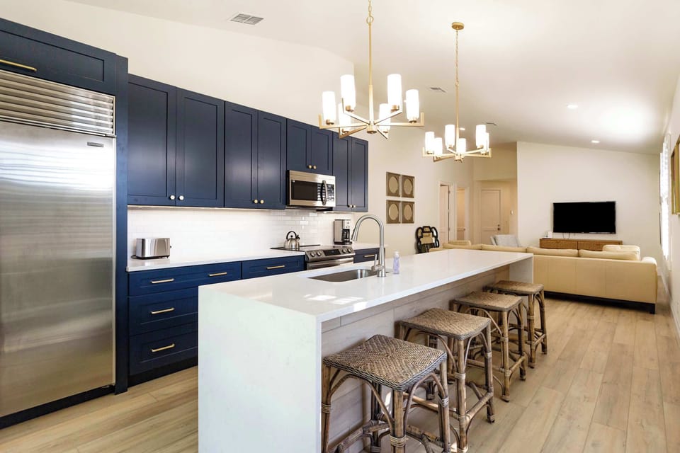 Fully updated and stocked kitchen 