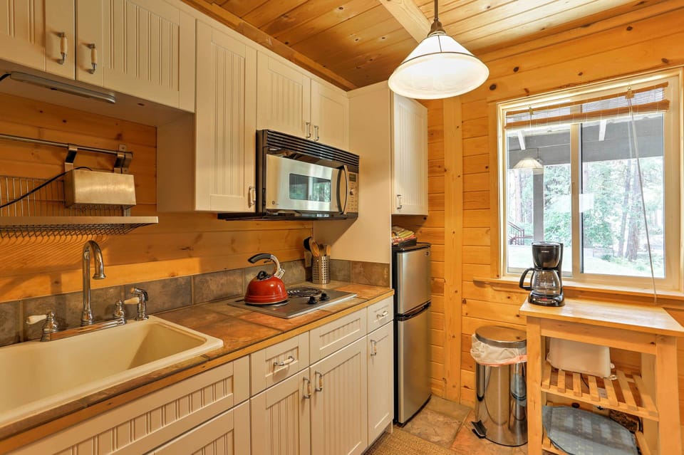Well-Equipped Kitchenette