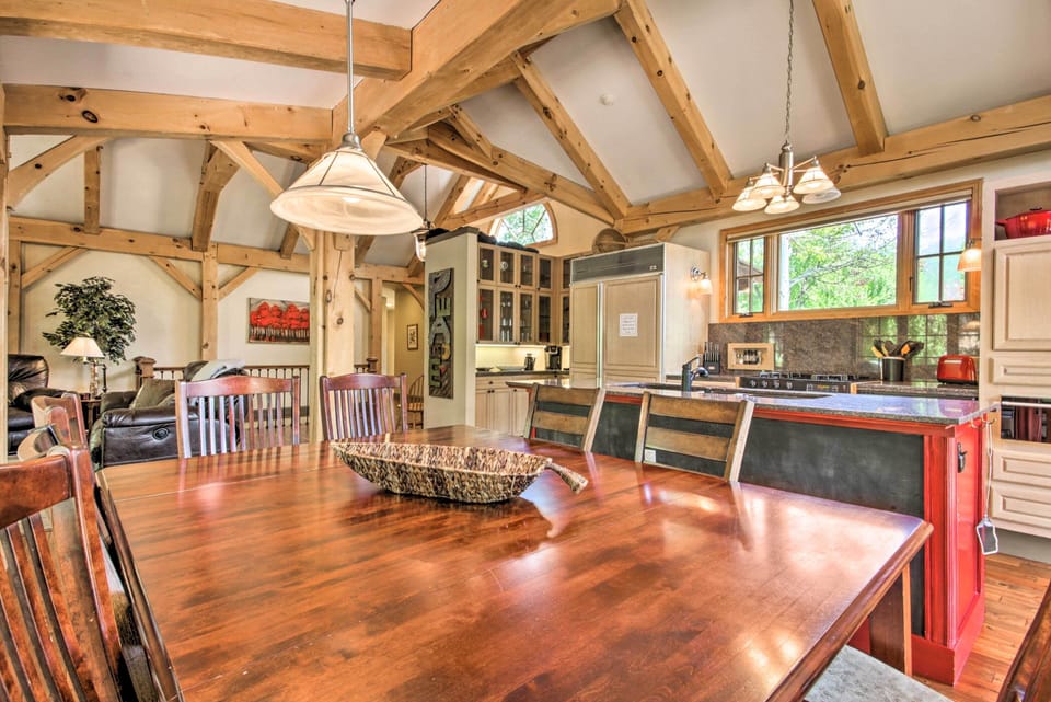 Main House | Dining Room | 1st Floor | Dishware/Glassware Provided