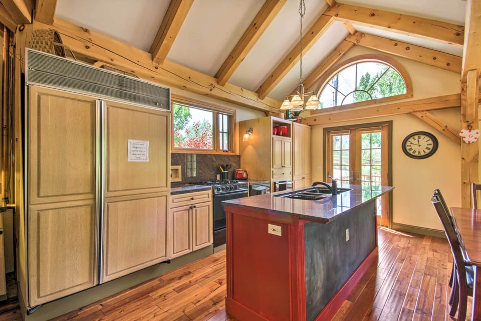Main House | Fully Equipped Kitchen | Keurig Coffee Maker | Toaster