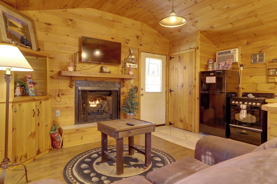 Living Area | Free WiFi | Fireplace