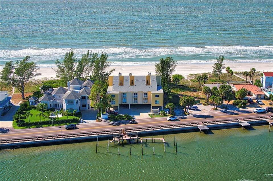 Pipers III - Gorgeous location......Close to restaurants and water park!