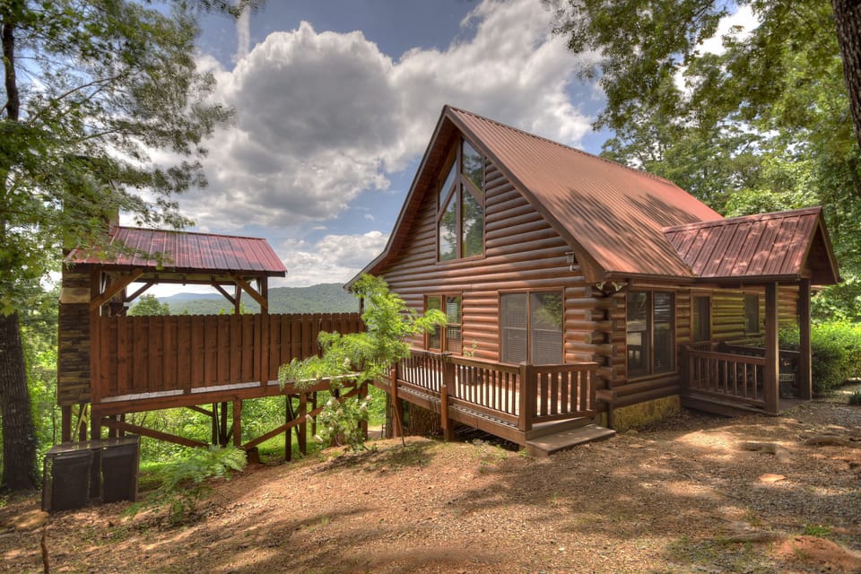 Charming Exterior Of This Blue Ridge Cabin Rental With Amazing Mountain View
