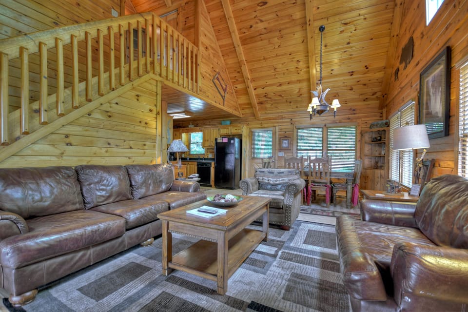 Sunset Ridge - Plush Leather Furniture At This North Georgia Mountain View Cabin Rental