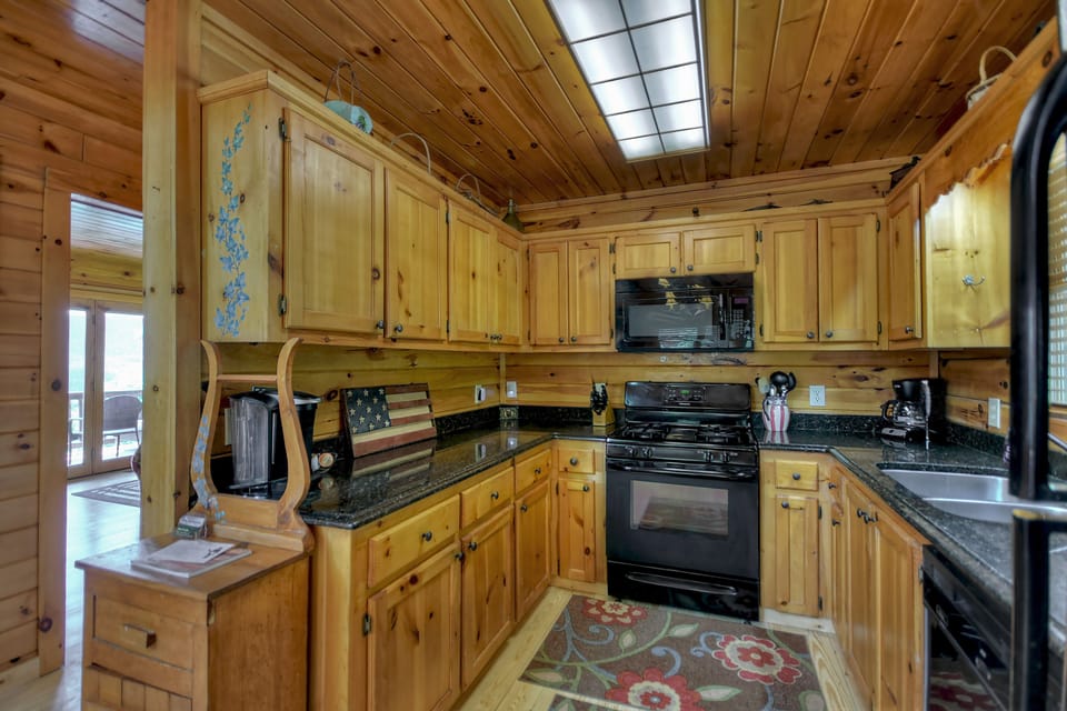 Sunset Ridge - Fully Stocked Kitchen With Granite Counter Tops
