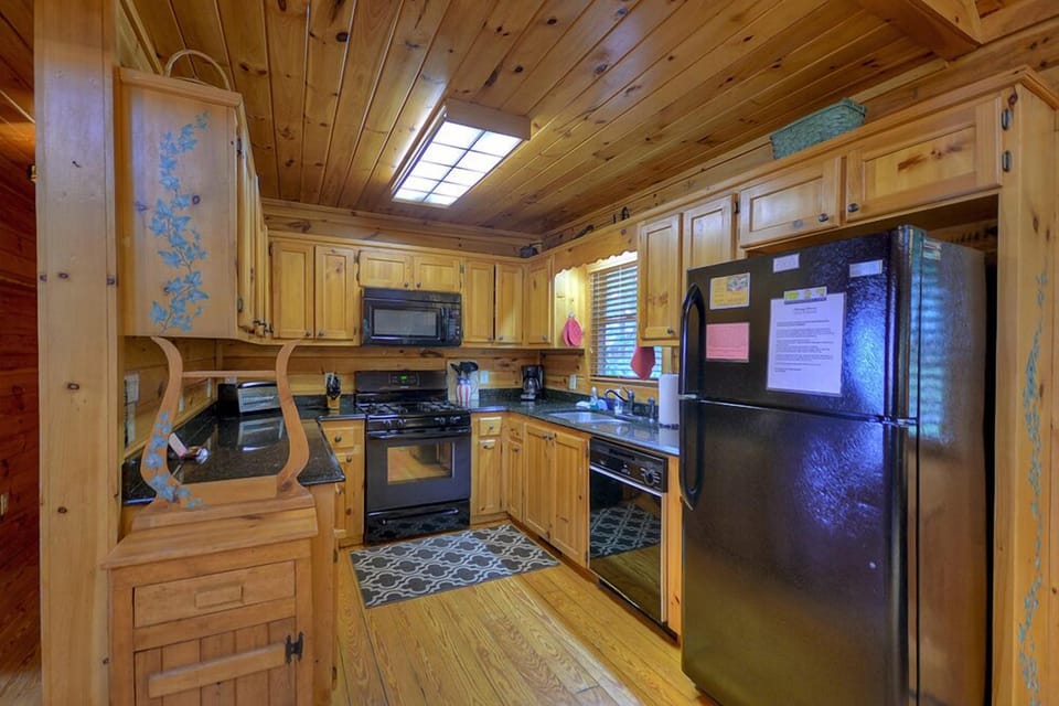 Sunset Ridge - Fully Stocked Kitchen 2