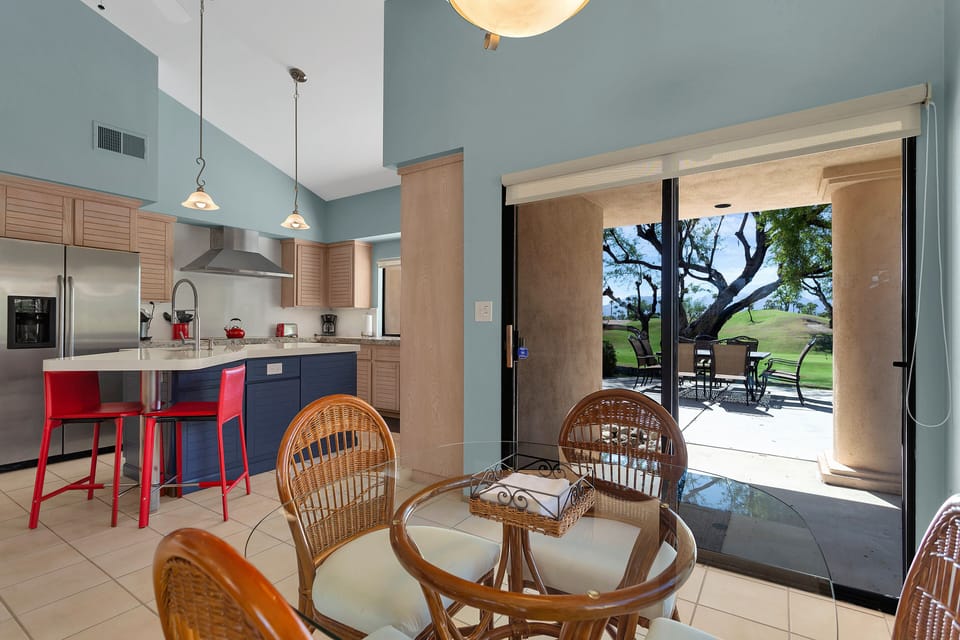 Updated Kitchen and Breakfast Nook