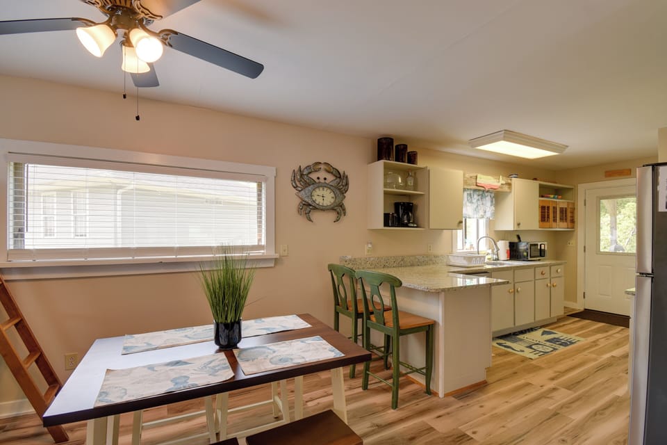 Dining Area | Dishware & Flatware