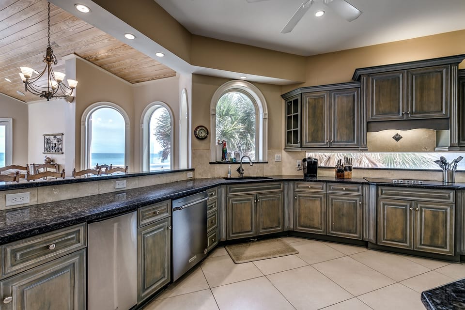 Full kitchen