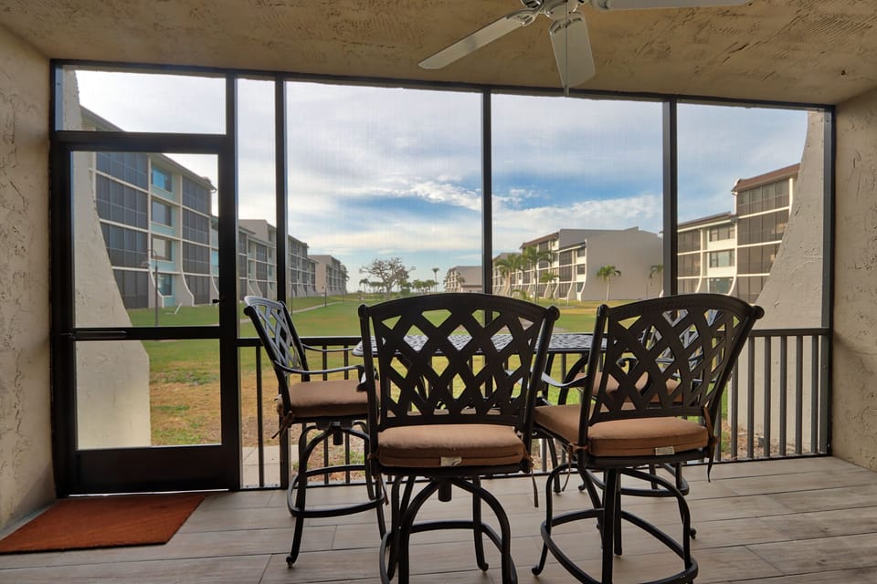 Screened Lanai with outdoor dining table