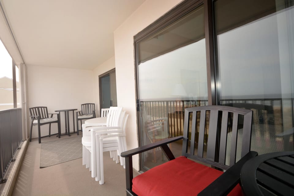 Spinnaker 33 Oceanfront Balcony