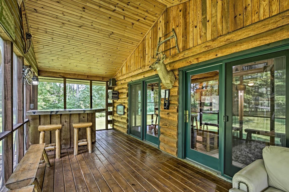 Screened-In Porch