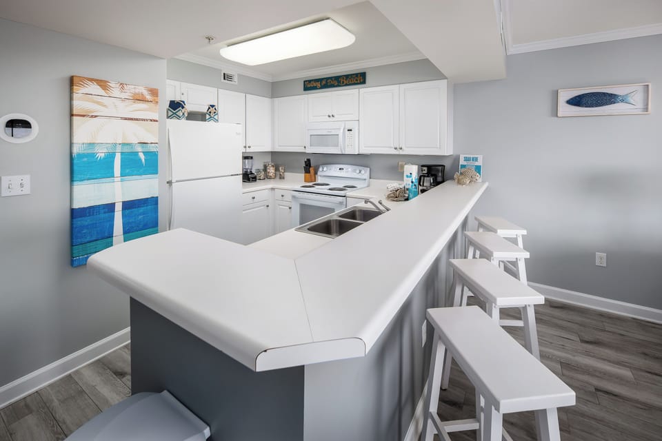 Breakfast Bar - Additional seating at the breakfast bar to accommodate all your guests