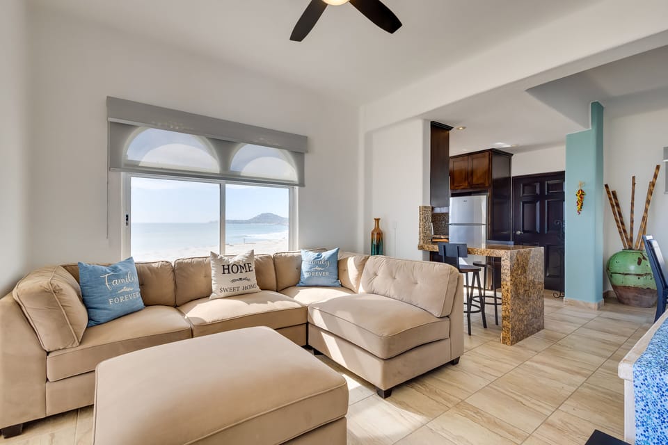 Living Room | Cable TV | Central A/C | Free WiFi