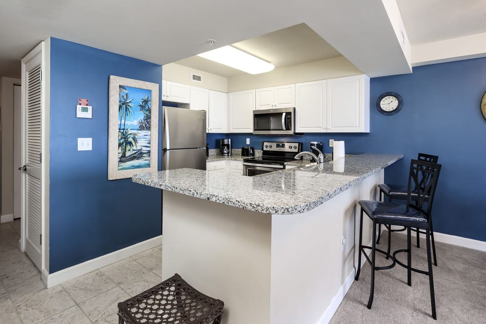 Breakfast Bar - Plenty of counter-space and additional seating ensures ample room for entertaining and dining in