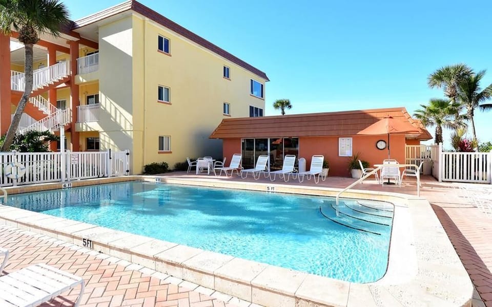 Pool to B Building
