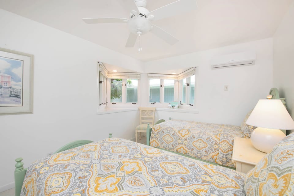 Guest suite with twin beds.