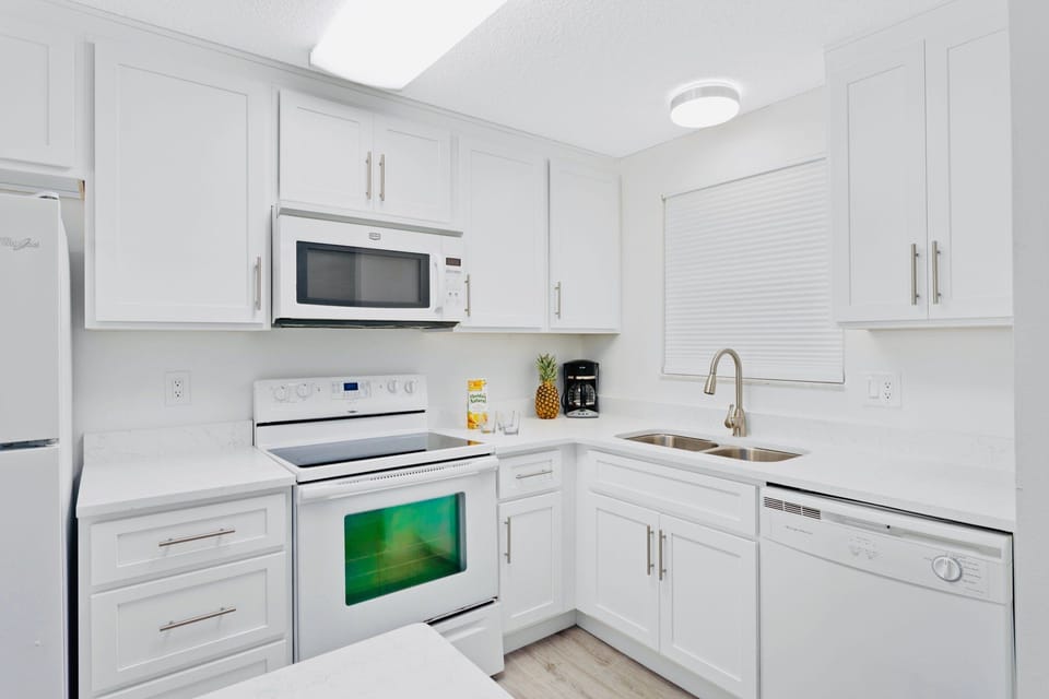 Clean & modern kitchen design