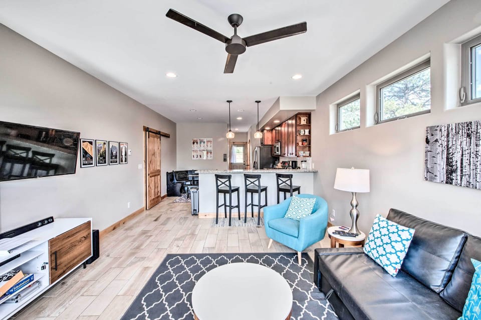 Living Room | Central Heating | Smart TV w/ Netflix | Free WiFi