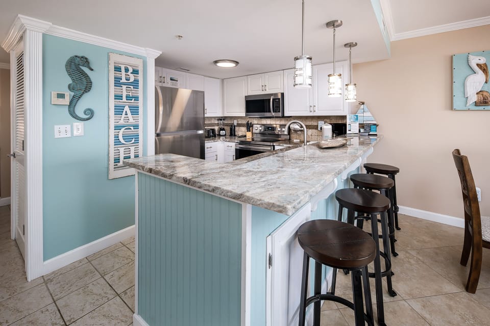 Breakfast Bar - Everyone has a place to sit for a big family dinner or a quick snack during the day with table seating for four and four more at the breakfast bar.