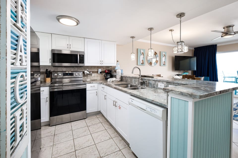 Kitchen - All appliances, small electronics, cookware, pots/pans, utensils are provided for your use.