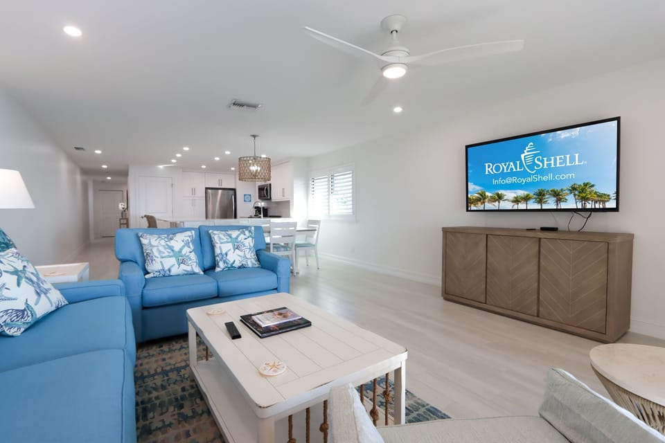 Living area with wall-mounted SmartTV