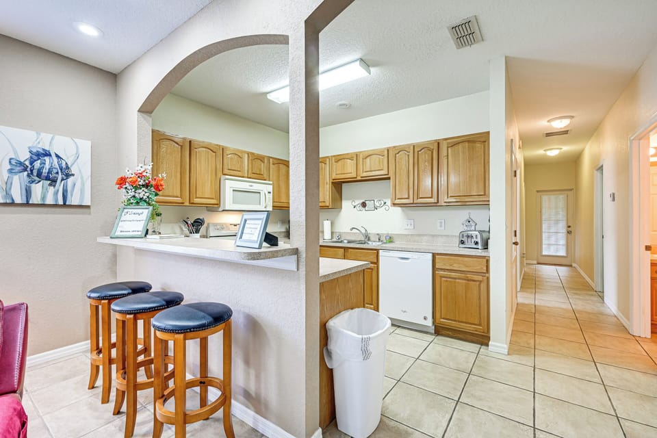 Additional Dining Area | Breakfast Bar