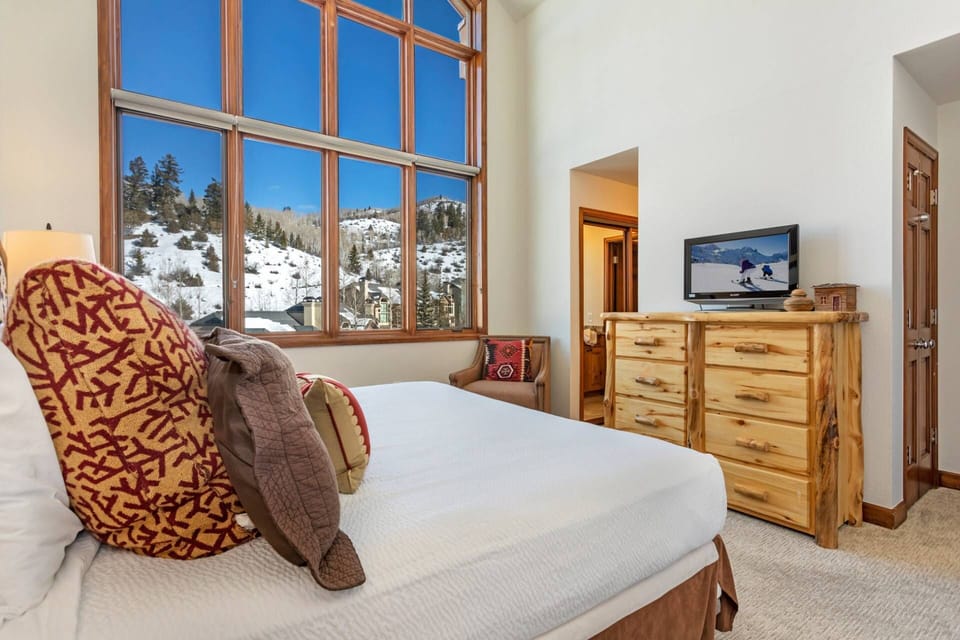 King Guest Suite with TV and Ensuite Bath