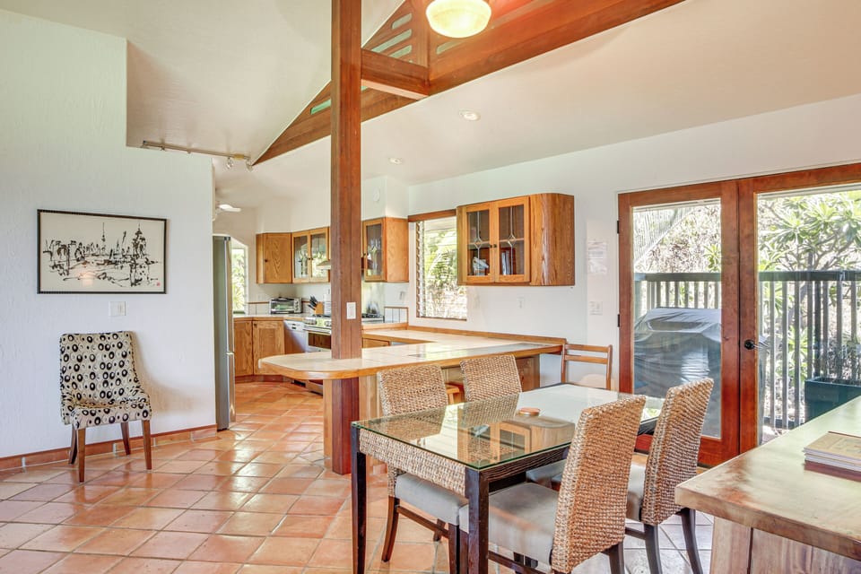 Dining Area | 4-Person Dining Table