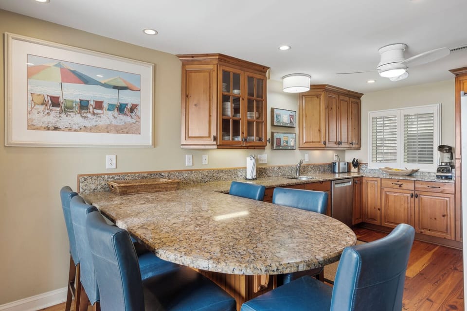 Kitchen/Dining Area