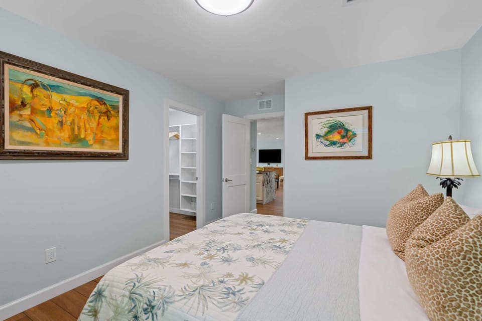 Bedroom with Queen Bed