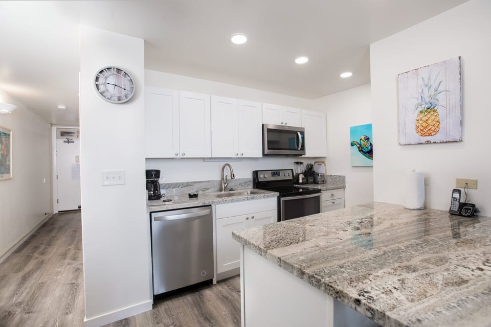 Full Kitchen for indoor dining or use the BBQ grill on site