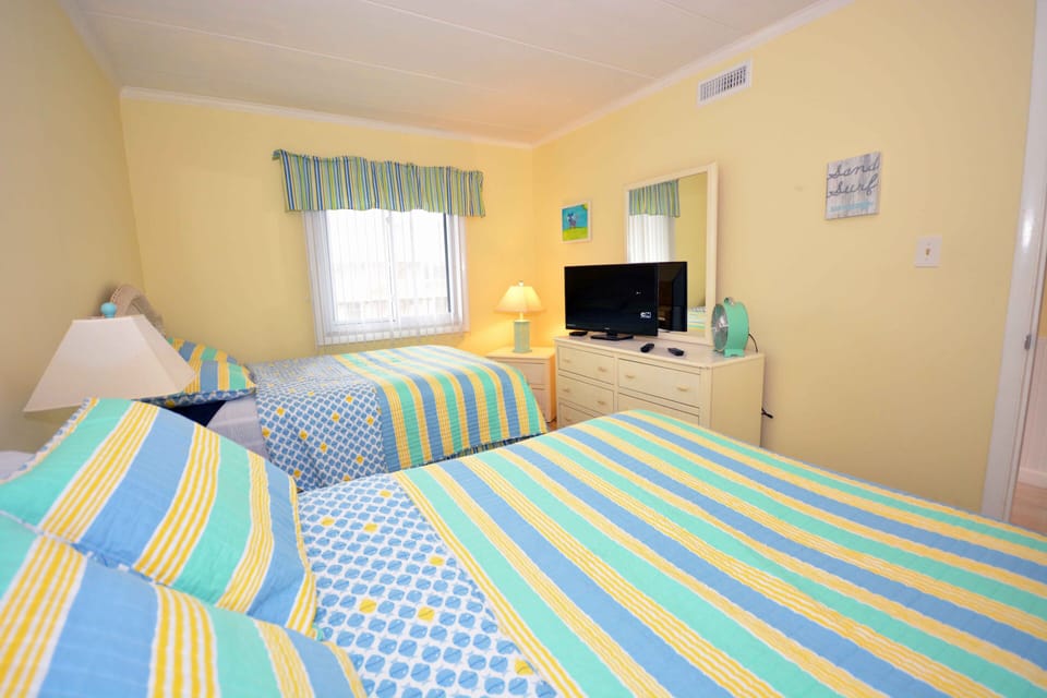 Bedroom 2 with 2 Doubles