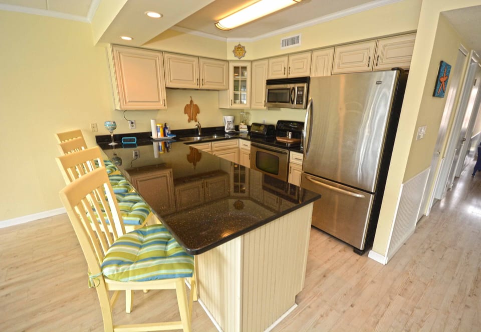 Full-Size Kitchen