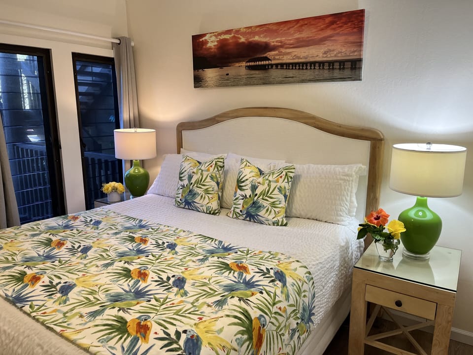 Bedroom, Cal King Bed